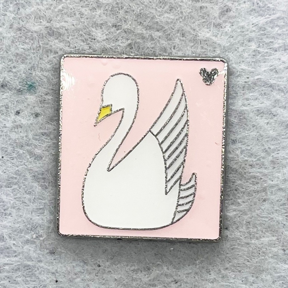🔮 5/$25 Disney World Swan Boat Pin